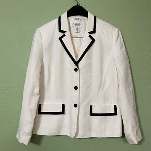 1990s Womens Talbots Petites Offwhite Tone blazer.